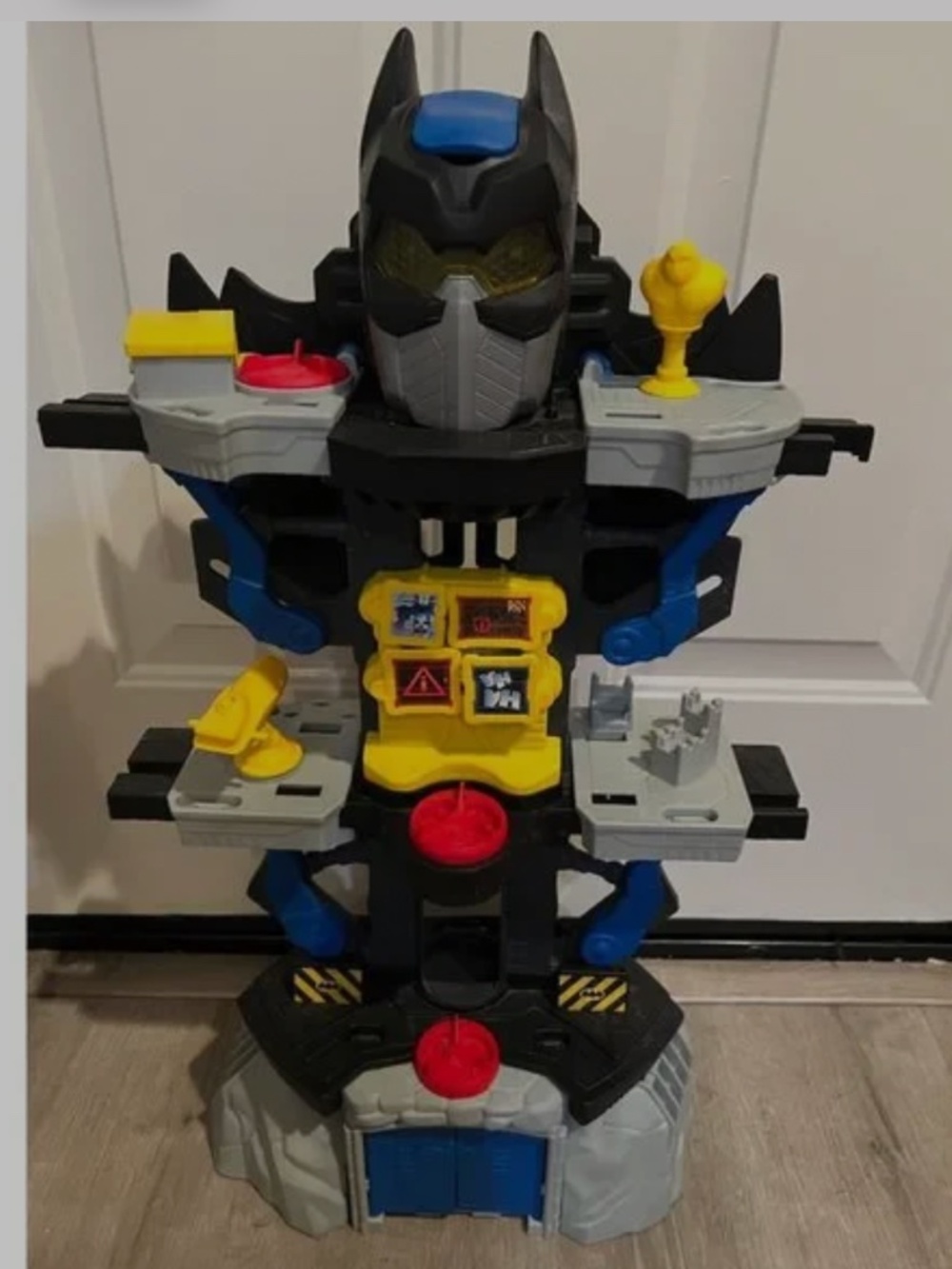 BIG Batman Imaginex Toy Bat Cave Lights up and Expands Open/Close